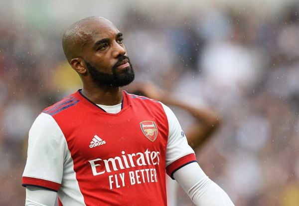 Arsenal đứng trước nguy cơ mất trắng Lacazette