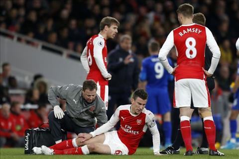 Arsenal mất trụ cột hàng thủ sau trận thắng Leicester