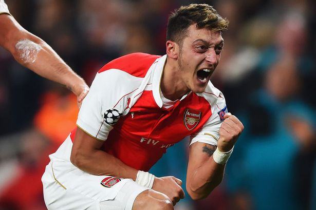 Arsenal “phá rào” để giữ chân Mesut Ozil