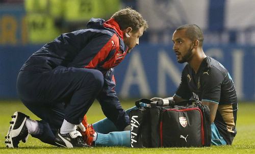 arsenal-thua-tham-o-vong-bon-cup-lien-doan-1