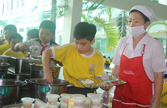 Nỗ lực cho bữa ăn sạch của học sinh