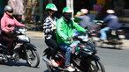 Ẩu đả giữa GrabBike và xe ôm, cảnh sát phải nổ súng trấn áp