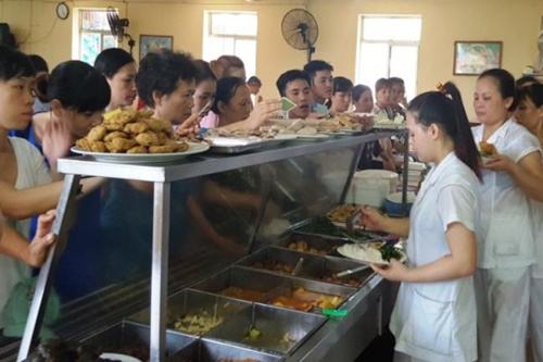 TP.HCM: Phạt 3 căng tin bệnh viện vi phạm ATTP