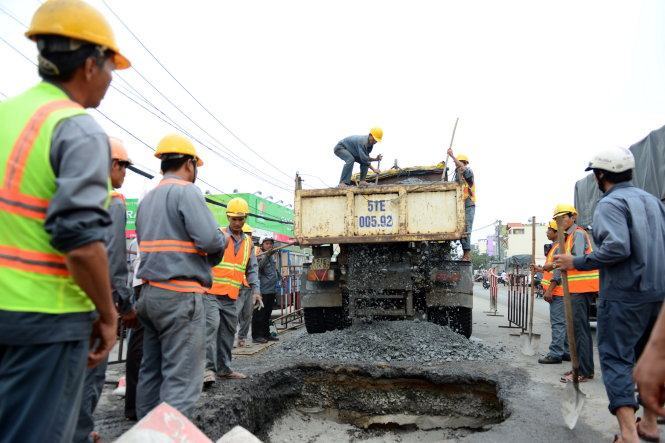 Phát hiện “hố tử thần”, người dân gọi báo cho Tổng đài 1022