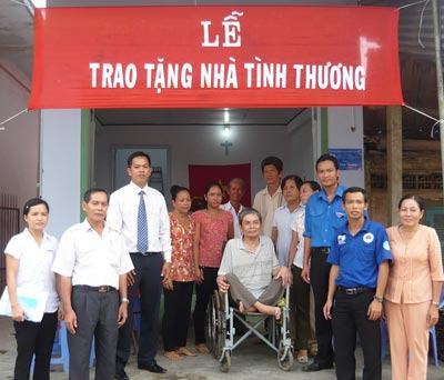 Ba căn nhà mới từ tấm lòng SV kinh tế