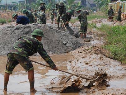 “Ba cùng” với dân vùng lũ