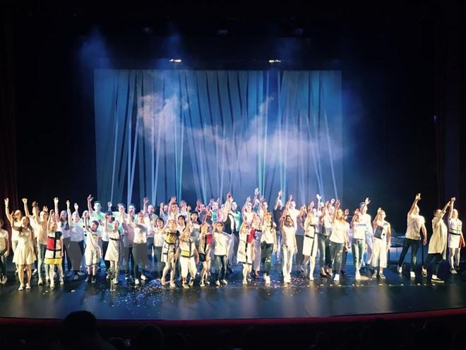 Ba em nhỏ Việt Nam tham dự vở nhạc kịch “Giấc mơ của thế kỷ 21”