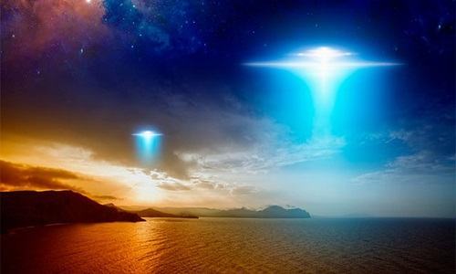 Ba phi công trông thấy UFO lướt sát máy bay ngoài khơi Ireland