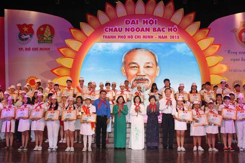 Thiếu nhi TP với ngàn hoa dâng Bác