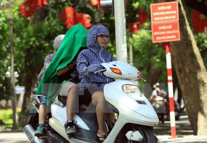 Bắc Bộ và Trung Bộ nắng nóng mở rộng, nhiệt độ có nơi trên 39 độ C