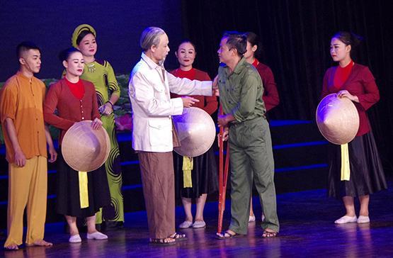 Quê hương nghĩa trọng tình cao!