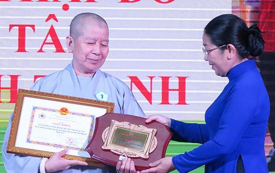 Tuyên dương 73 gương điển hình “Hoa việc thiện” tiêu biểu năm 2019