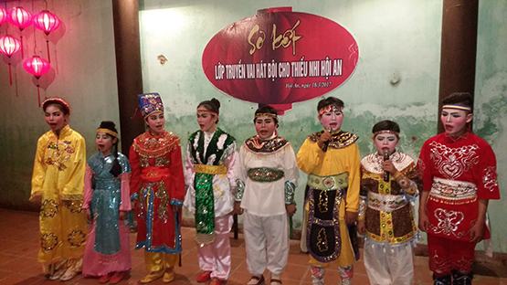 Gánh tuồng vào phố cổ