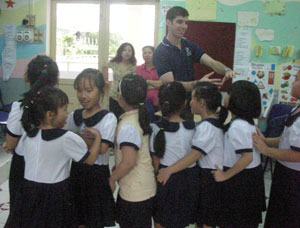 Bài 3: Câu lạc bộ tiếng Anh Nguyễn Bỉnh Khiêm: Học tiếng Anh thông qua diễn kịch