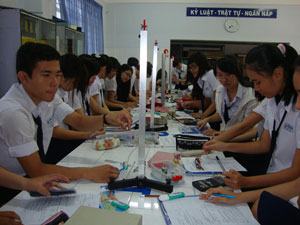 Bài 6: Câu lạc bộ học tập Trường THPT Phú Nhuận: Giúp học sinh yêu thích môn học hơn