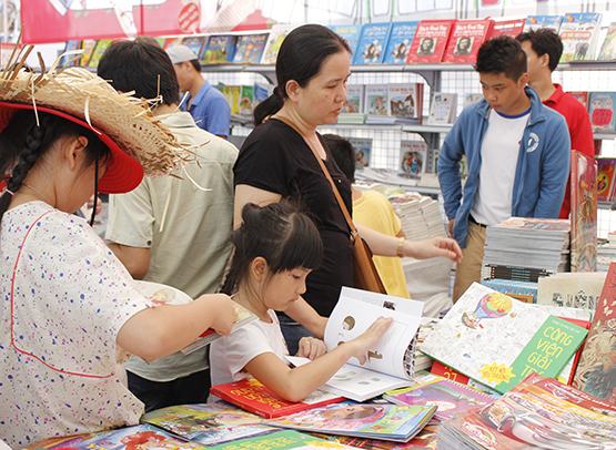 Truyện tranh nhiều sạn “đầu độc” tâm hồn trẻ: Các NXB đừng bỏ quên trách nhiệm!