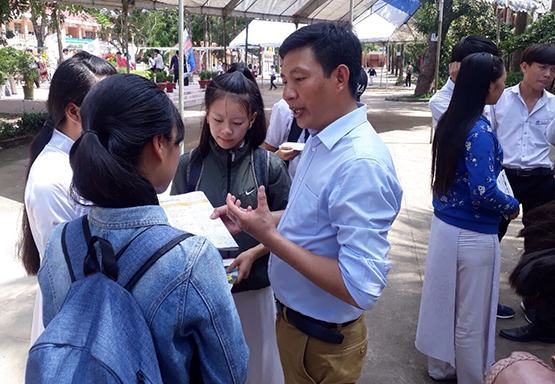 Báo Giáo dục TP.HCM hướng nghiệp cho học sinh Bình Phước