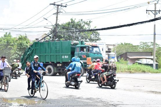 Khu Nam Sài Gòn: Trường khổ sở vì mùi hôi