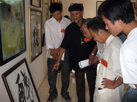 Bạn trẻ rủ nhau học… chữ Nho