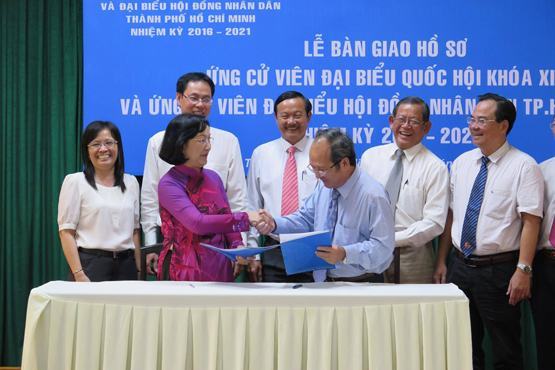 TP.HCM: Bàn giao 211 hồ sơ ứng viên đại biểu Quốc hội và HĐND TP