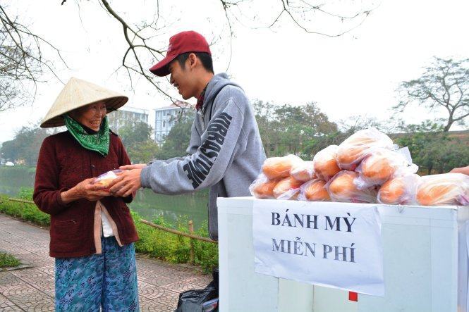 Bánh mì miễn phí 