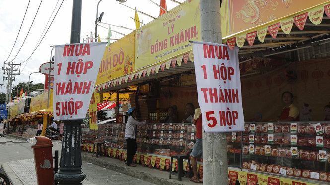 Bánh Trung thu "mua 1 tặng 3-4-5" vẫn lời, bí ẩn gì? 