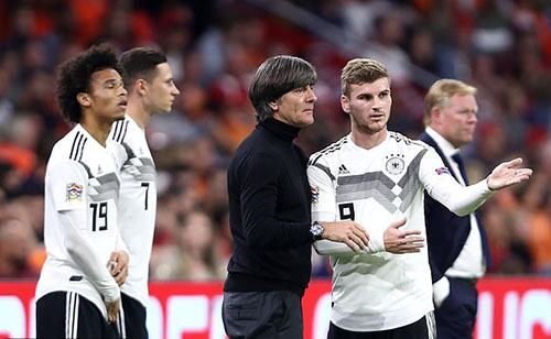 Báo Đức kêu gọi sa thải Joachim Low