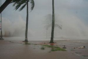 Bão số 6: 4 người chết và mất tích