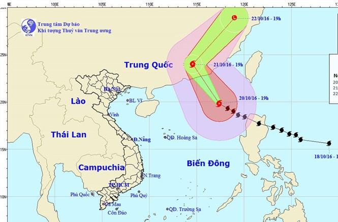 Bão số 8 hoành hành ở bắc Biển Đông