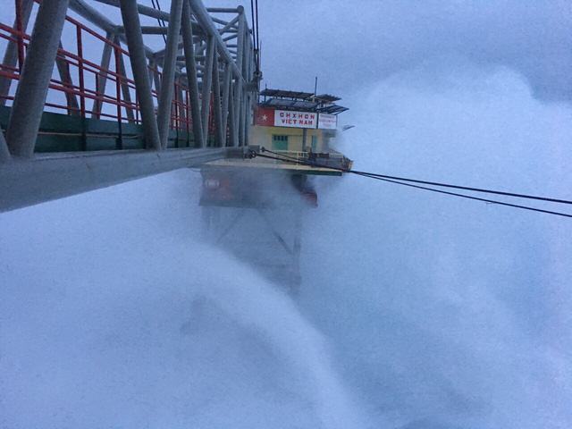 Bão Tembin sẽ vào bờ với cấp rủi ro cao nhất - Ảnh 1.