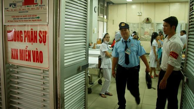 Xử lý nghiêm nhân viên bảo vệ gây khó người bệnh