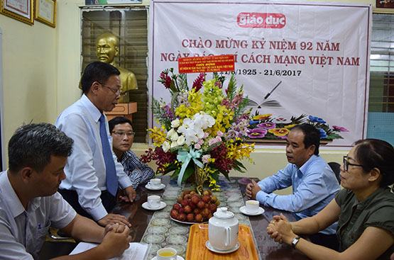 Lãnh đạo TP.HCM thăm Báo Giáo dục TP.HCM