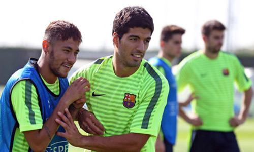 Barca lỗ nặng hơn Real trên thị trường chuyển nhượng