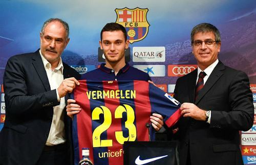 Barca sa thải sếp chuyển nhượng vì mua sắm kém