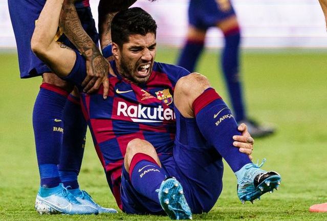 Barca sốc nặng với thời gian Suarez ‘ngồi chơi xơi nước’