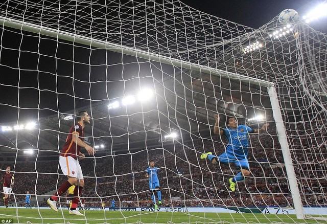 Luis Suarez mở tỷ số cho Barcelona từ khá sớm