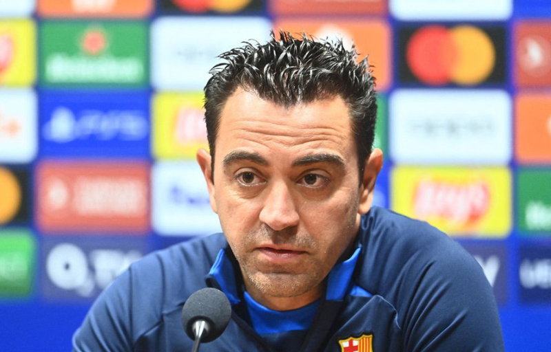 Barcelona đụng độ MU, Xavi phản ứng khó tin