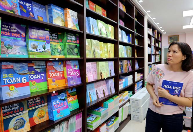 Bất thường khan hiếm sách giáo khoa - ảnh 1