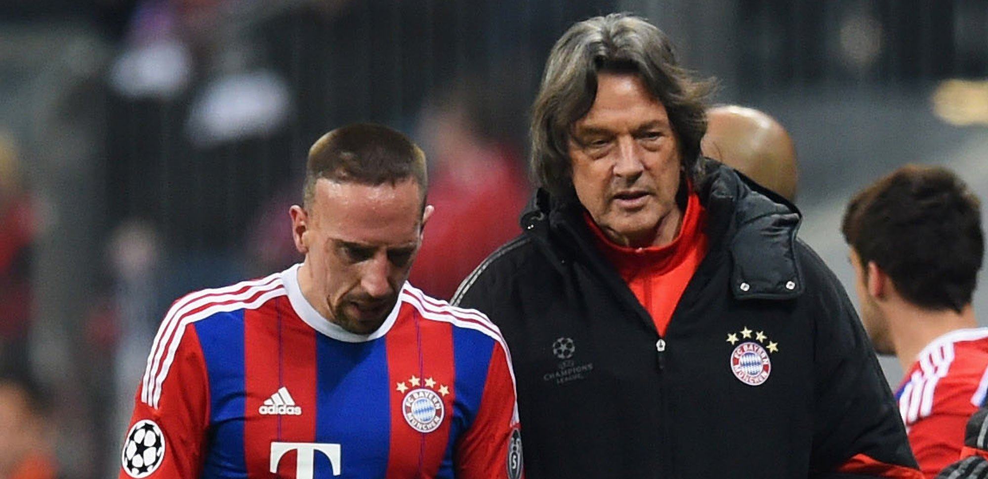 Bayern rối loạn nội bộ: Người đầu tiên mất việc