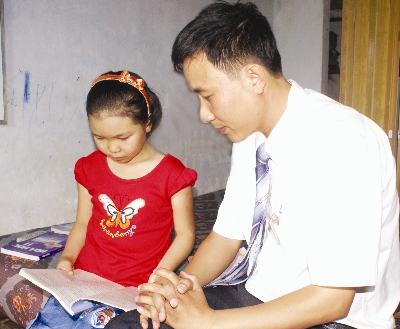 Bé gái 11 tuổi xin học THPT