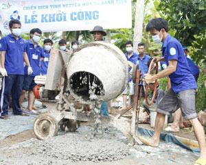 Bê tông hóa hơn 3km đường nông thôn