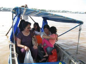 Bến Ninh Kiều: Hiểm nguy từ những chuyến đò ngang