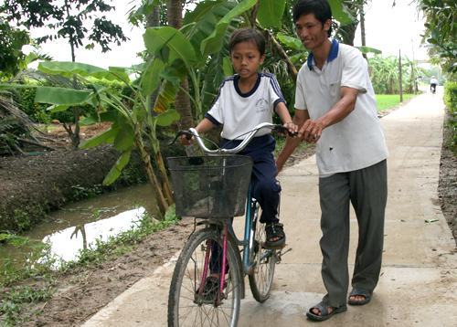 Bệnh nhi ung thư trở lại trường