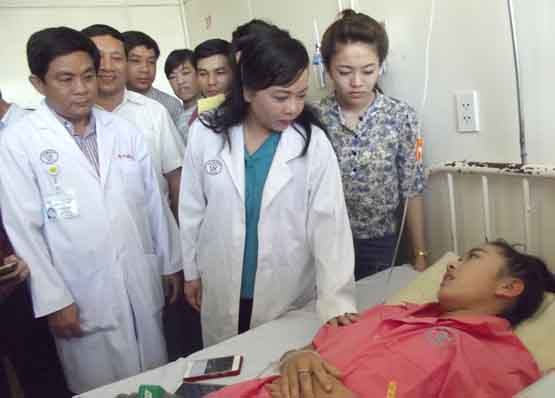 Vụ HS bị cưa chân: Tạo mọi điều kiện để em học ngành y