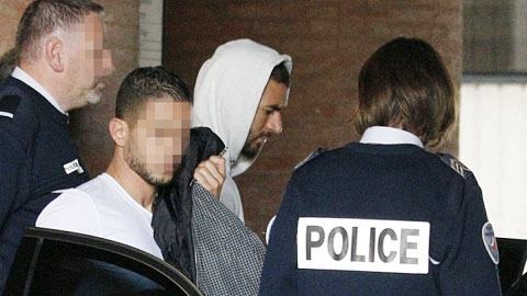 Benzema tại sở cảnh sát Versailles vào hôm qua