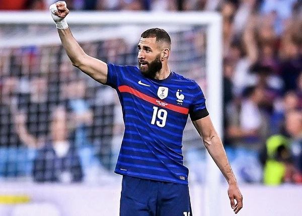 Benzema từ giã tuyển Pháp đúng ngày sinh nhật