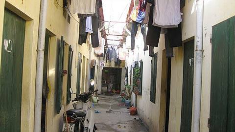 Bi hài chuyện sinh viên hễ thấy công an là…chuồn