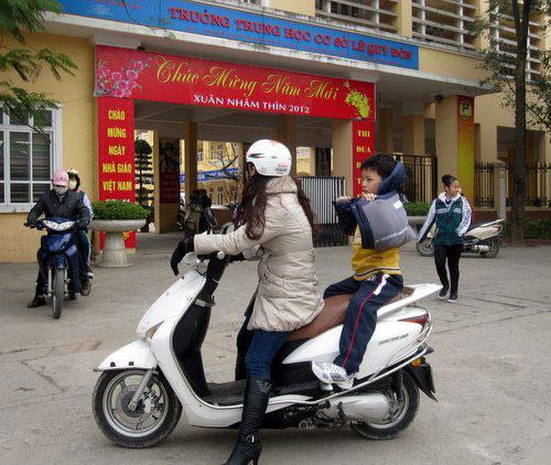 Bi hài trong ngày đầu đổi giờ học, giờ làm