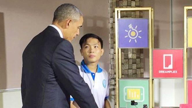 Chàng sinh viên Phú Yên trò chuyện cùng Tổng thống Obama /// Ảnh: NVCC