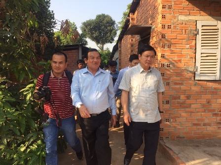 Bí thư Thành ủy TP.HCM thăm các gia đình chính sách